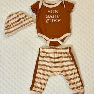 Sun, Sand and Surf 3
Piece Baby Outfit, Rust (Sz 0-3 Months)